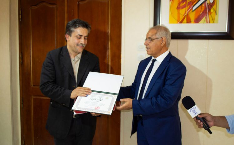  تكريم أعضاء خلية السمعي البصري و موظفين من الجامعة