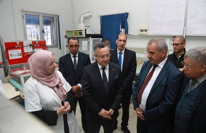  The Minister of Higher Education and Scientific Research in a working visit and inspection of the Solar Devices Development Unit in Bousmail