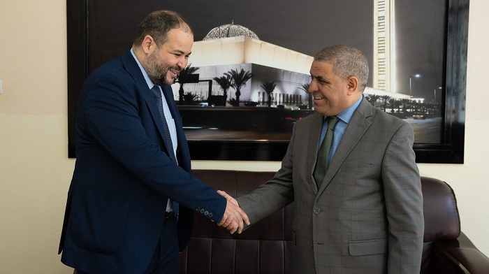 The University Rector Welcomes Researcher Professor Mohamed Bakiri, Designer of the Electronic Chip from the CDTA