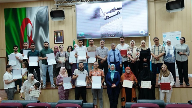  اختتام الدورة التكوينية الثالثة بمركز تطوير المقاولاتية وتوزيع شهادات المشاريع