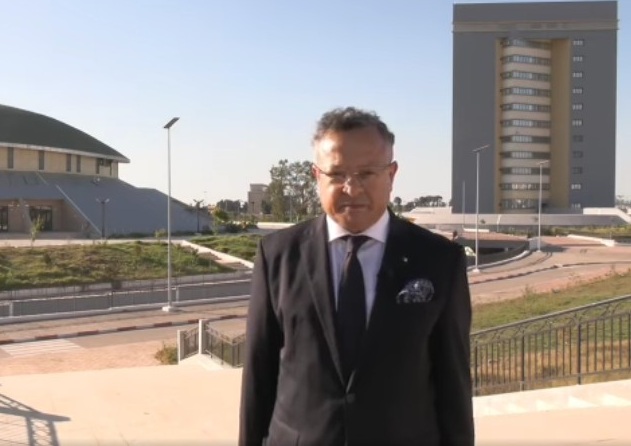 تهنئة وزير التعليم العالي والبحث العلمي للناجحين في شهادة البكالوريا 2025