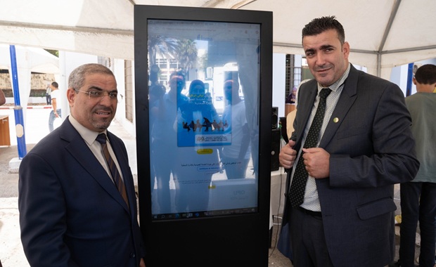  زيارة مدير الجامعة لجناح الديوان الوطني للمطبوعات الجامعية