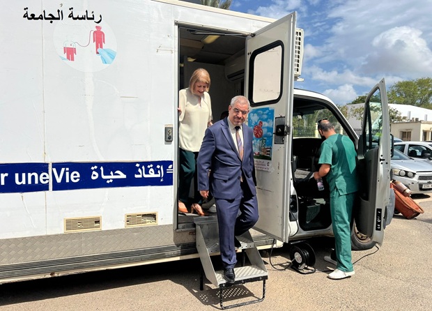 حملة تبرع بالدم برئاسة جامعة التكوين المتواصل و مختلف مراكزها