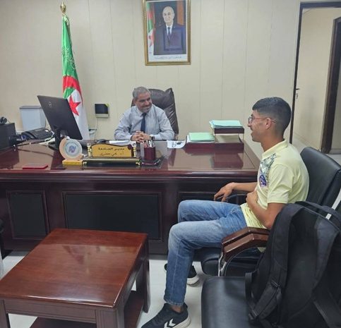 لقاء مدير الجامعة بالطالب الرياضي فخر الدين ثلايجية