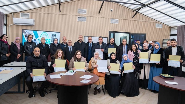  جامعة التكوين المتواصل توزّع شهادات نهاية التكوين للدفعة العاشرة في المقاولاتية وتكرّم طلبتها المتفوّقين