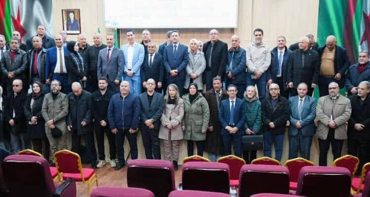  التكوين من أجل الحوكمة المحلية: جامعة التكوين المتواصل تطلق برنامجًا نوعيًا لفائدة منتخبي ولاية الجزائر