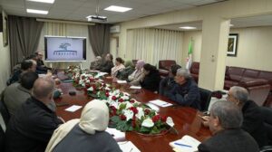 إجتماع عمل جمع إطارات الجامعة مع مؤسسة تجارية برئاسة مدير الجامعة