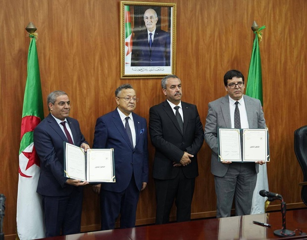 توقيع اتفاقية شراكة وتعاون بين جامعة التكوين المتواصل و المركز الوطني للبحث في التربية